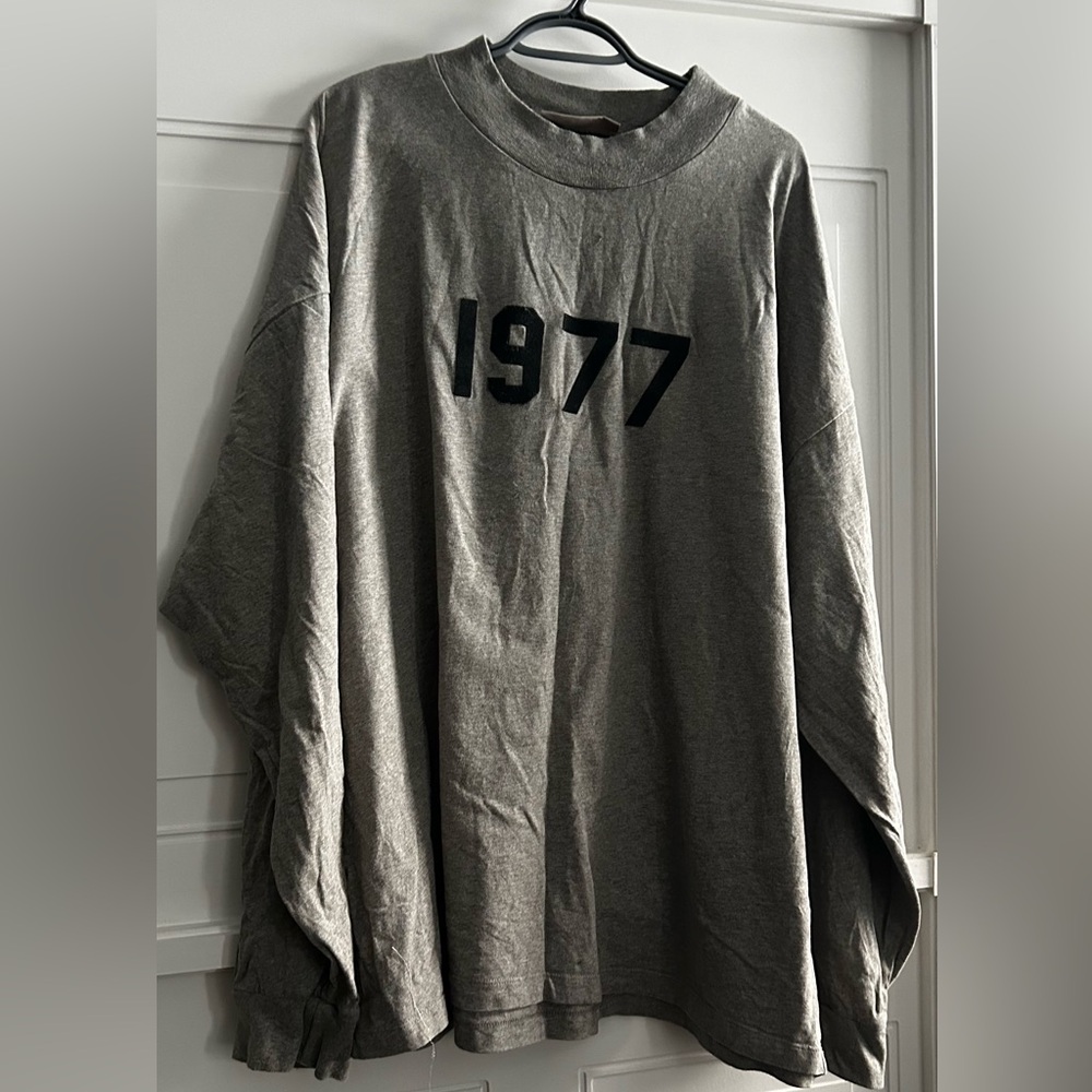 ESSENTIALS Gray 1977 Graphic Men's Shirt